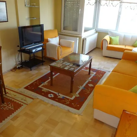 Golden Street Sea View Apartment *
