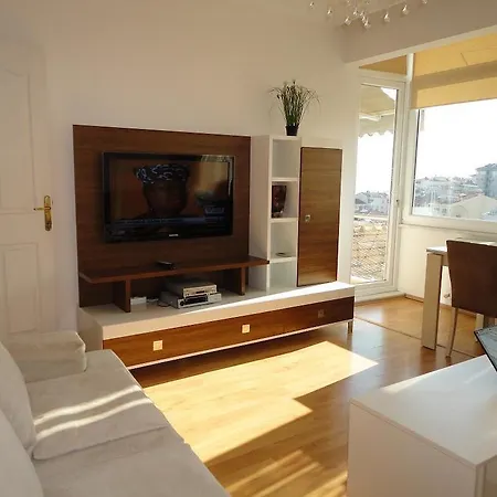 Golden Street Sea View Apartment *